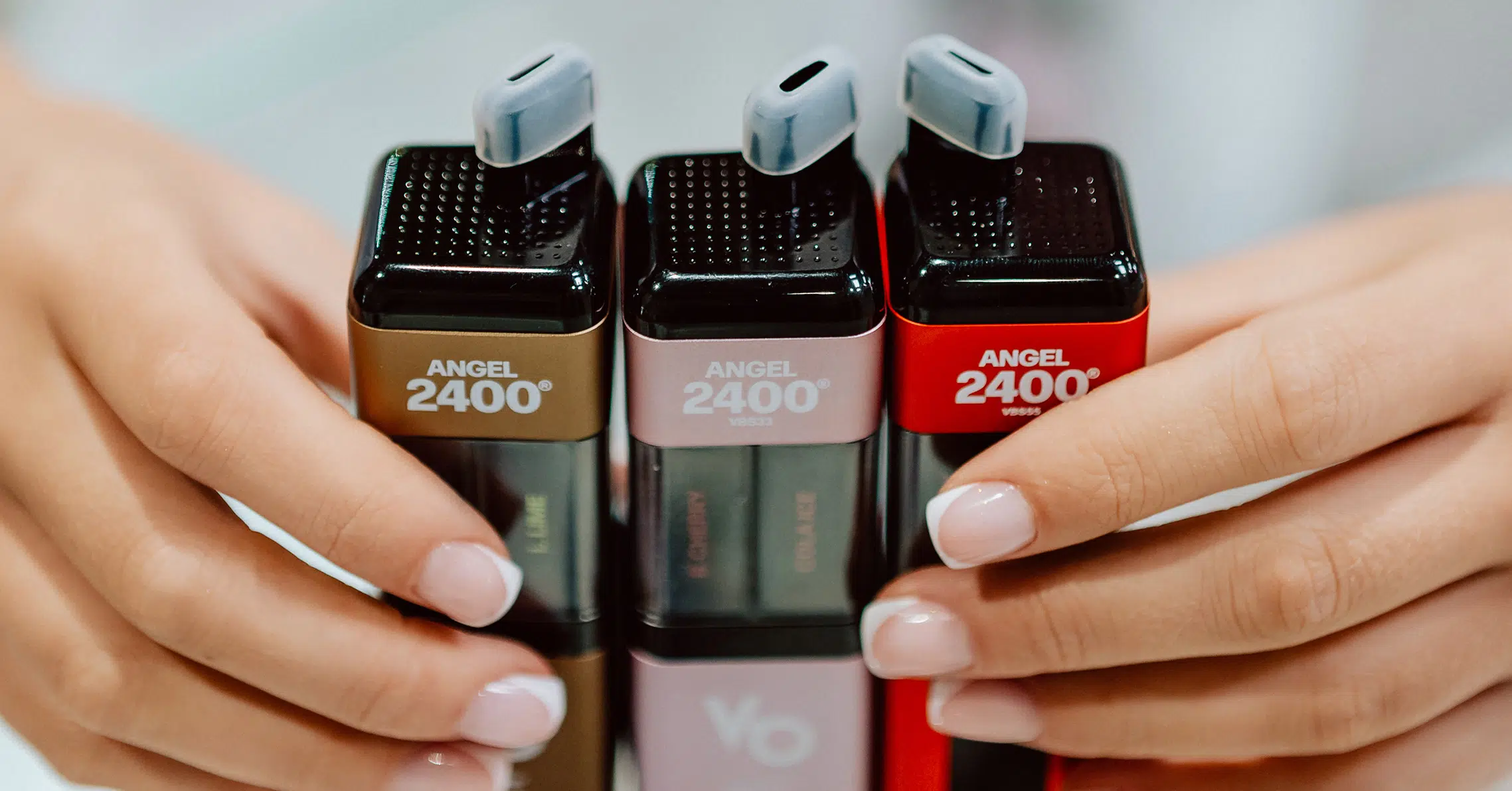 Hand holding multiple Angel® 4 in 1 devices, highlighting their versatility and innovation in vaping.